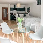 Studio near Altstadt /w Workspace, Feng-Shui&Art