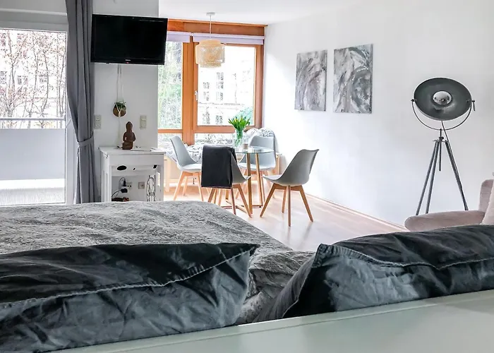 Studio near Altstadt /w Workspace, Feng-Shui&Art