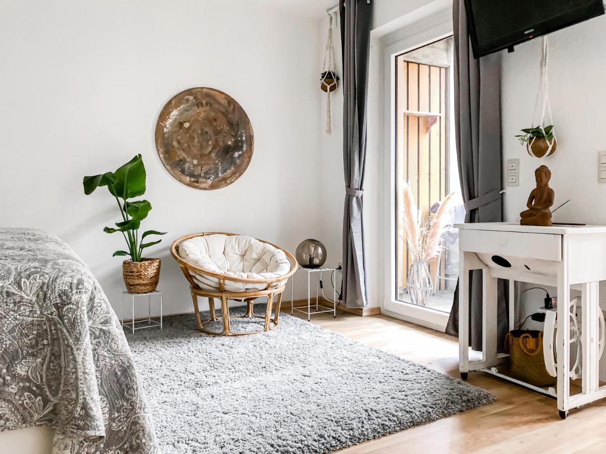 Near Altstadt /w Workspace, Feng-shui&art Apartment *