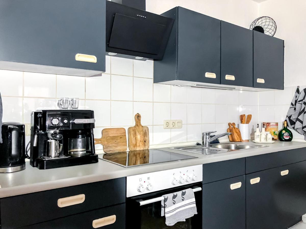 Near Altstadt /w Workspace, Feng-shui&art Apartment *